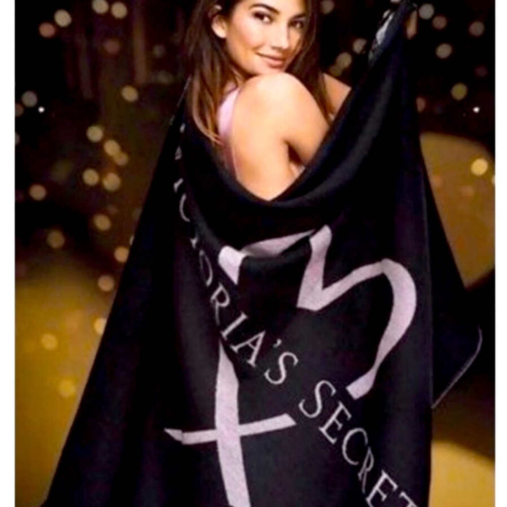 NEW Victoria Secret Fleece Blanket black &…